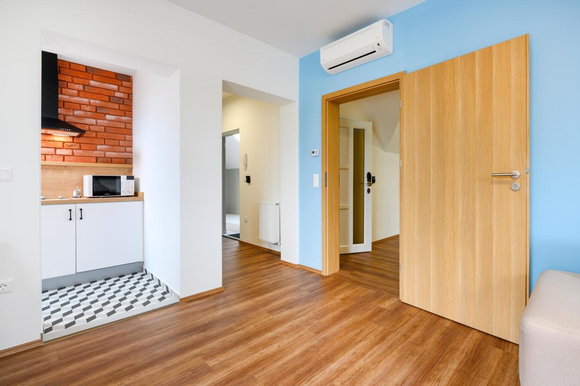 Berill Suites Sarvar Ngoại thất bức ảnh