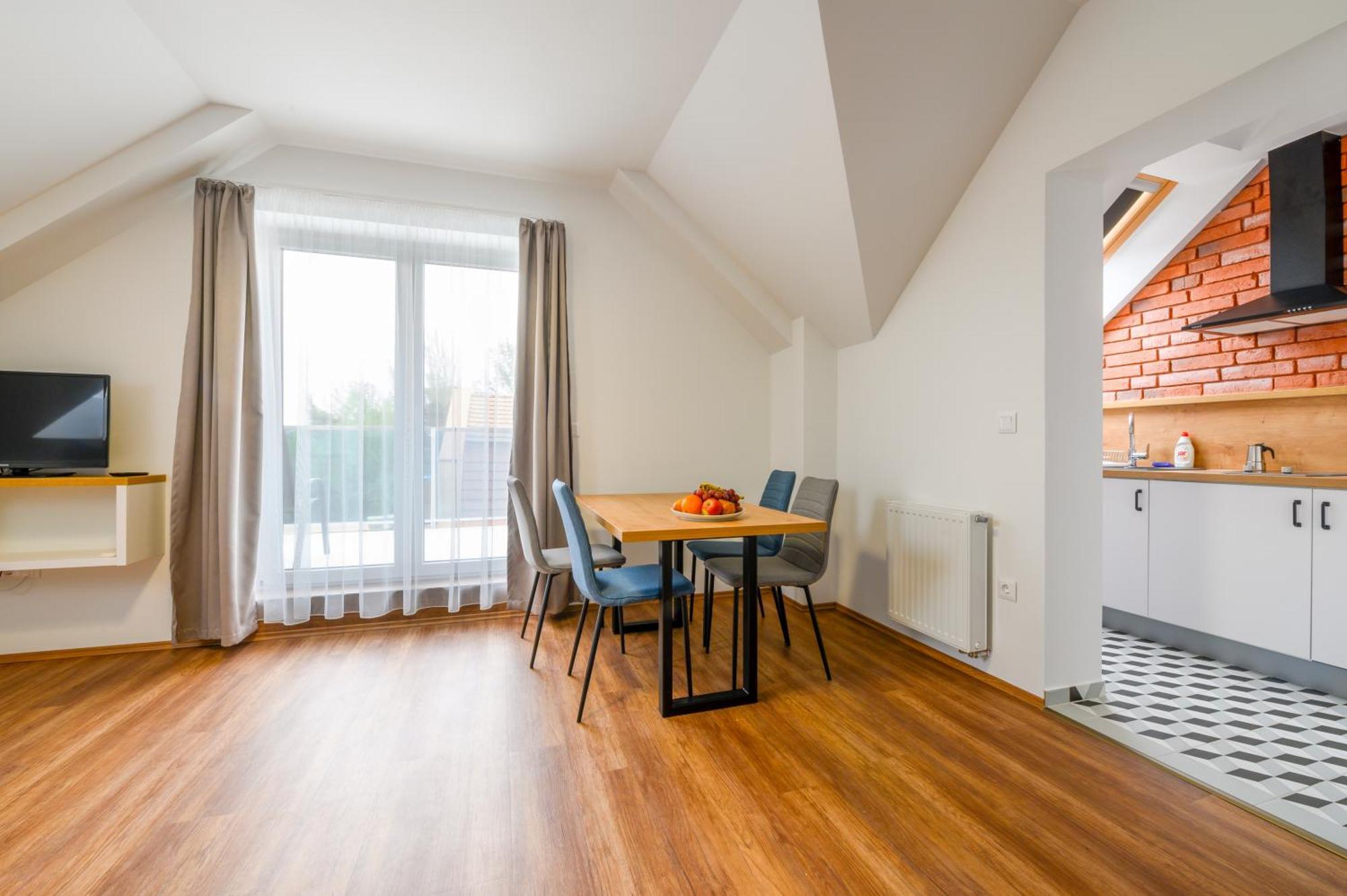Berill Suites Sarvar Ngoại thất bức ảnh