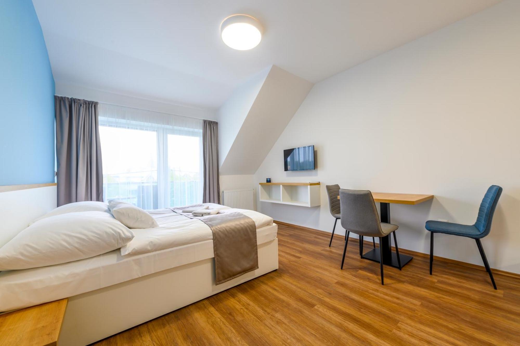 Berill Suites Sarvar Ngoại thất bức ảnh