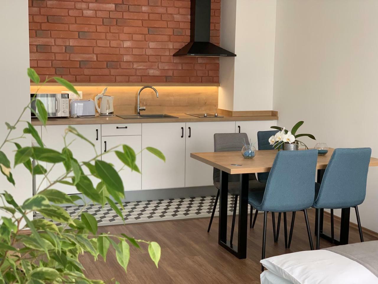 Berill Suites Sarvar Ngoại thất bức ảnh