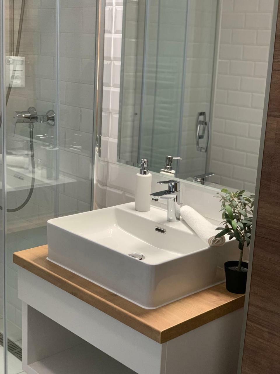 Berill Suites Sarvar Ngoại thất bức ảnh