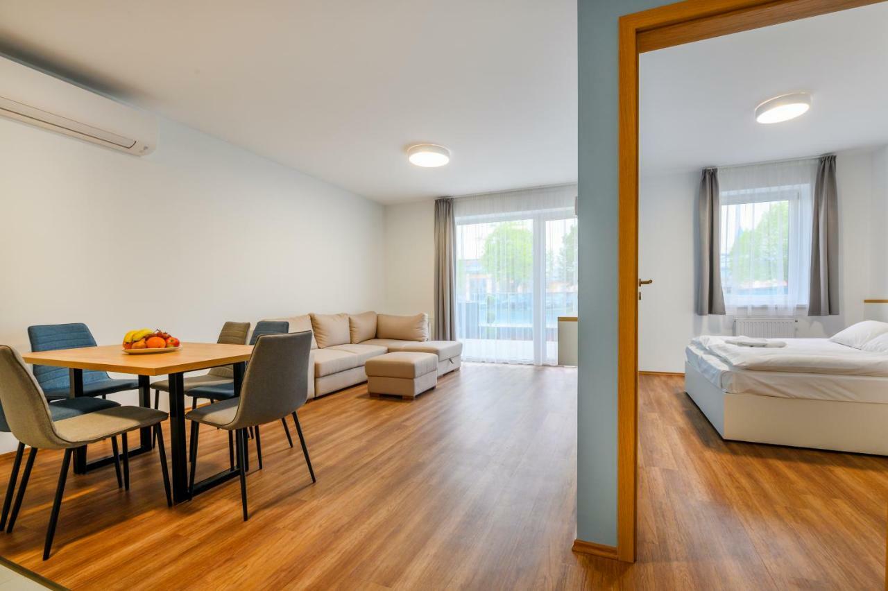 Berill Suites Sarvar Ngoại thất bức ảnh