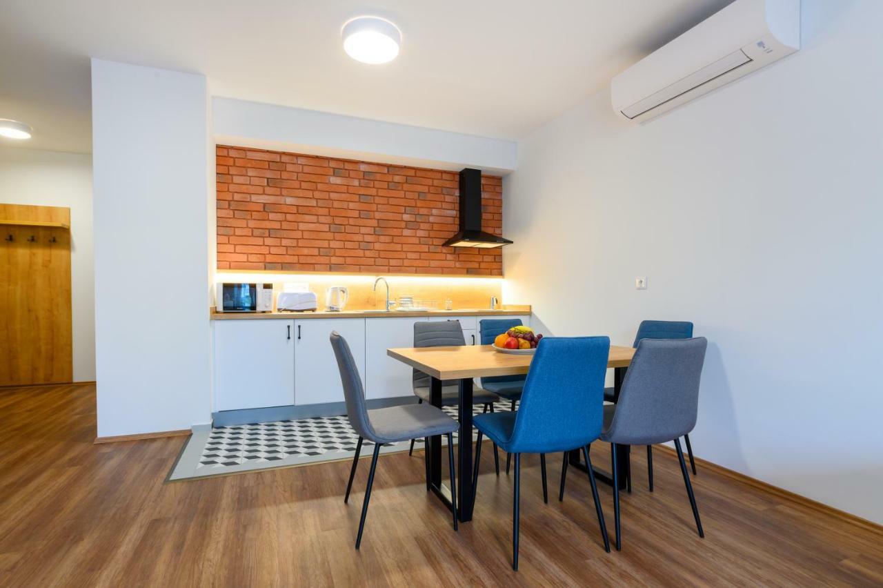 Berill Suites Sarvar Ngoại thất bức ảnh