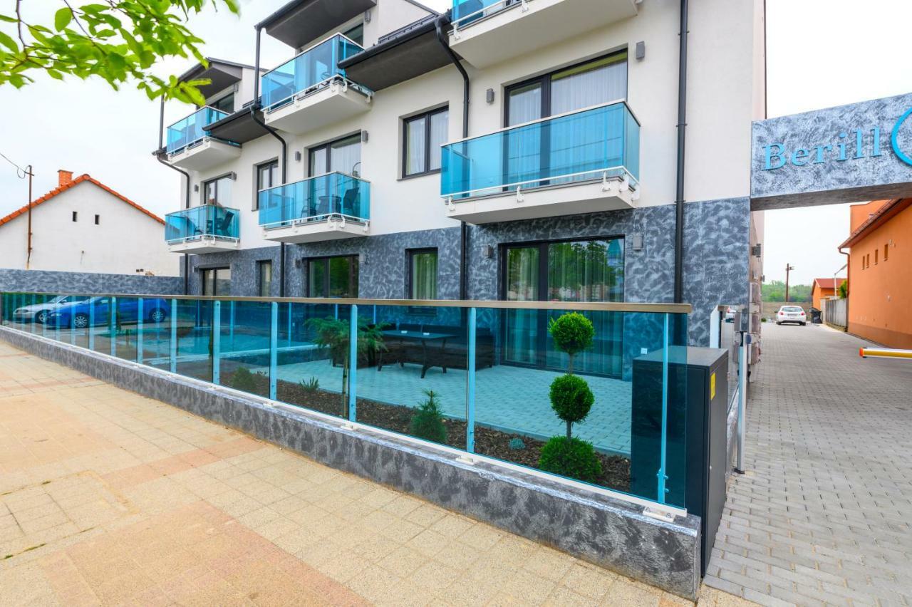 Berill Suites Sarvar Ngoại thất bức ảnh