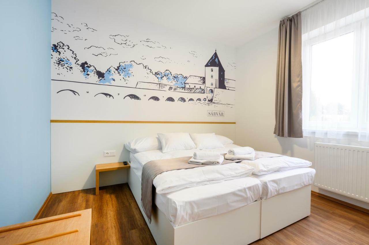 Berill Suites Sarvar Ngoại thất bức ảnh