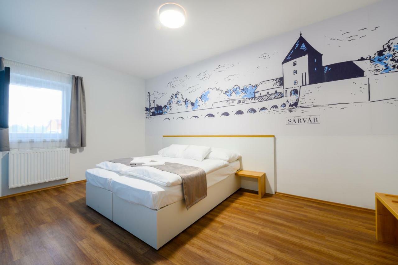 Berill Suites Sarvar Ngoại thất bức ảnh