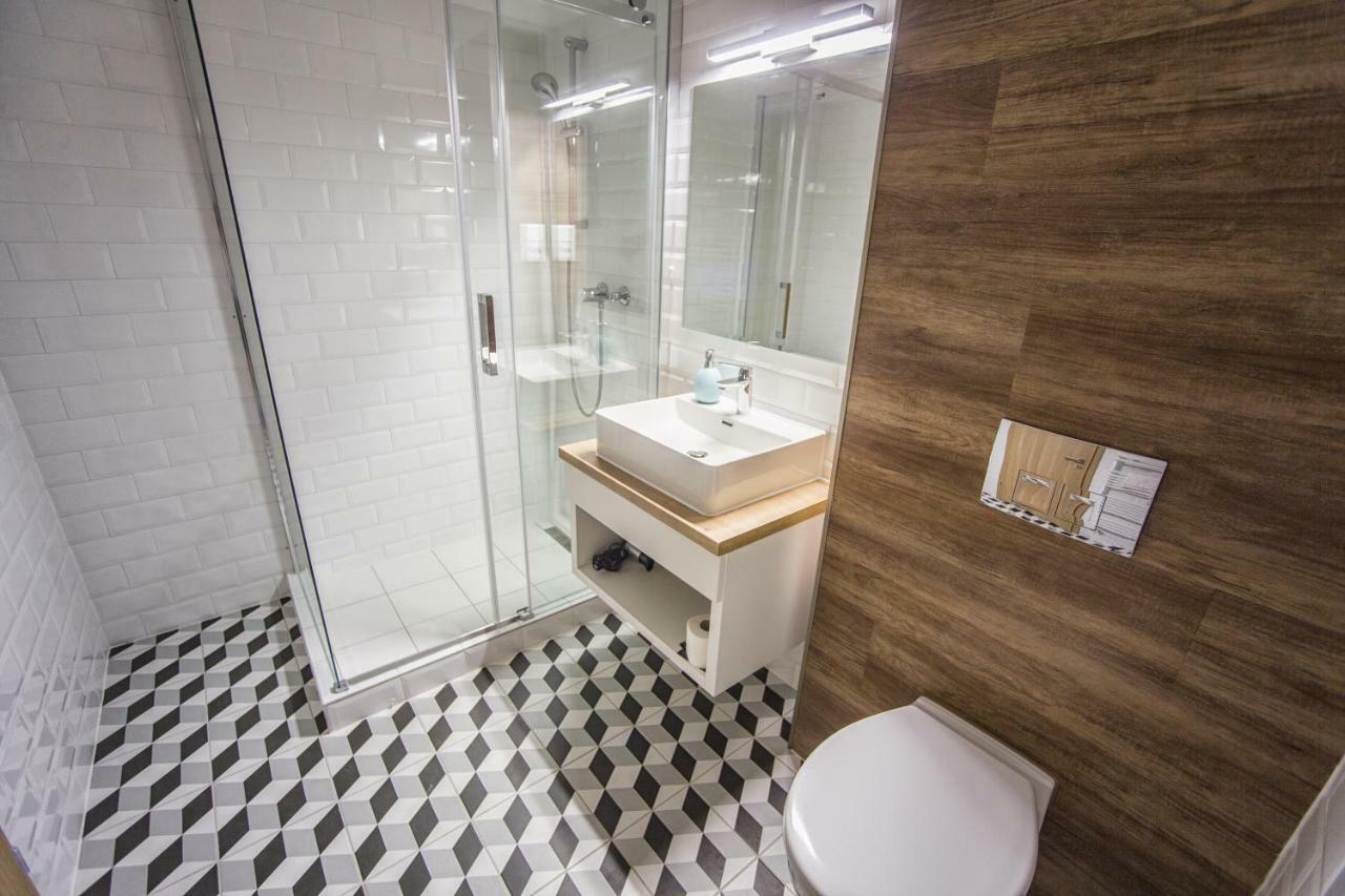 Berill Suites Sarvar Ngoại thất bức ảnh