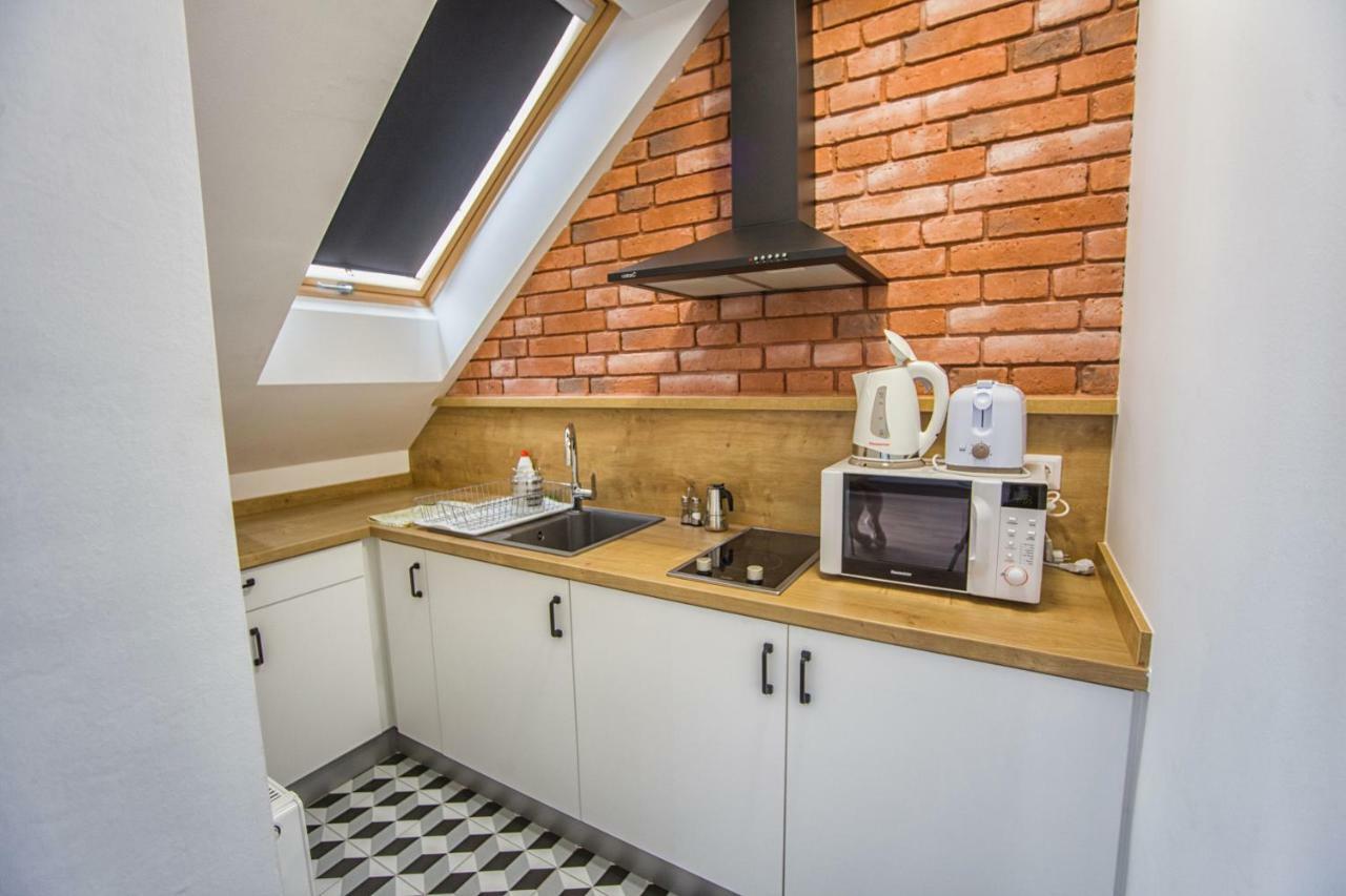 Berill Suites Sarvar Ngoại thất bức ảnh