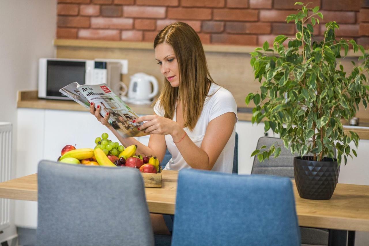 Berill Suites Sarvar Ngoại thất bức ảnh