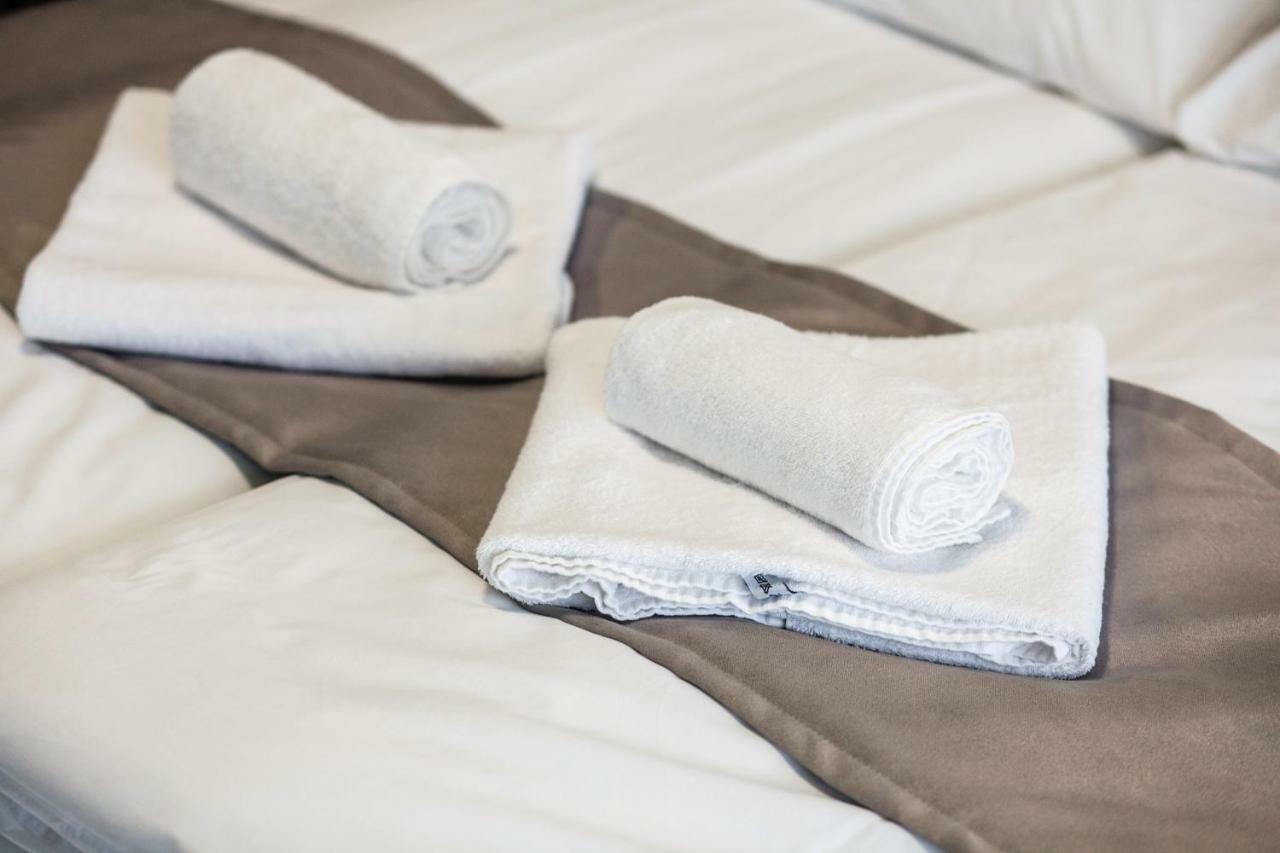 Berill Suites Sarvar Ngoại thất bức ảnh