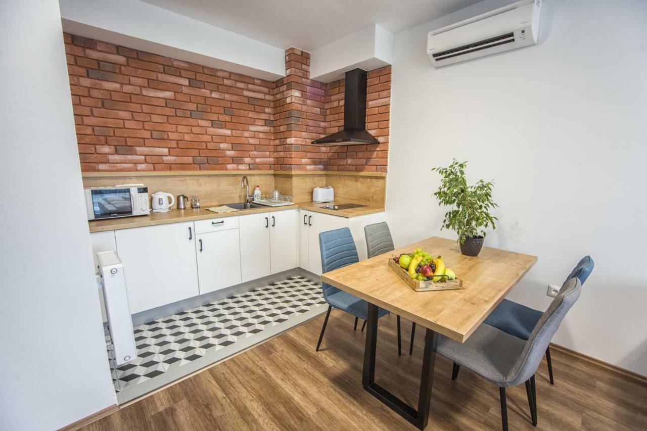 Berill Suites Sarvar Ngoại thất bức ảnh